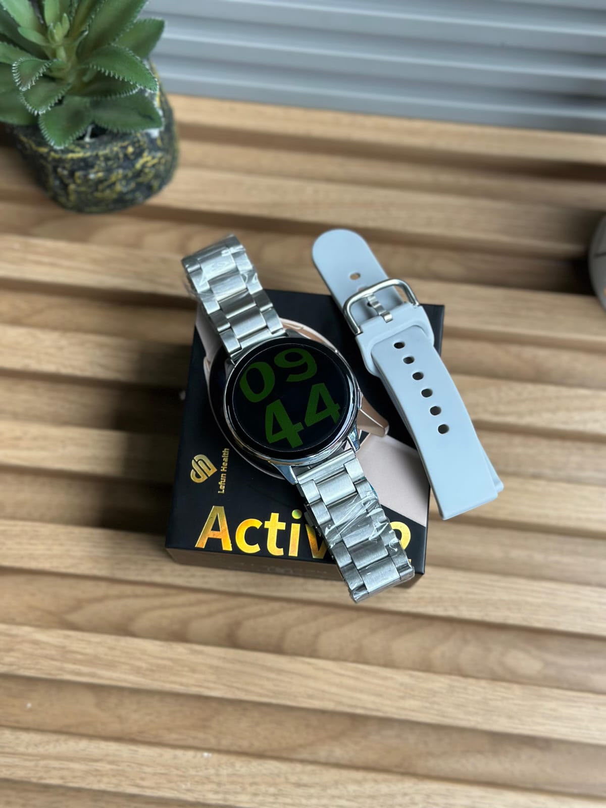 SAMSUNG SMARTWATCH Model Active 2 ( TF2 Max ) – silver